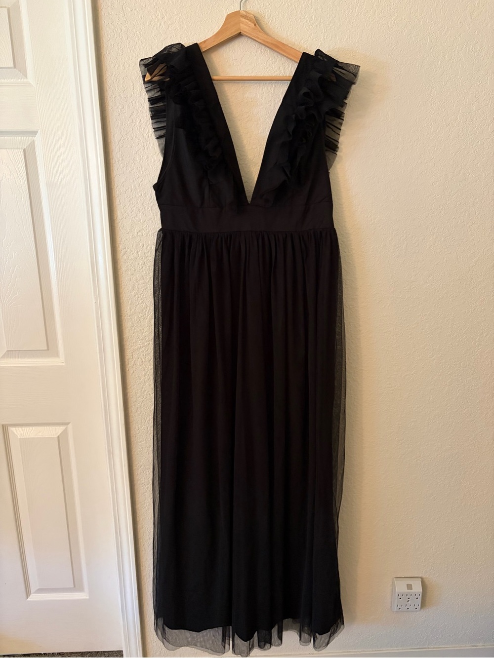 Elegant Black Deep V Ruffle Tulle Maxi Dress